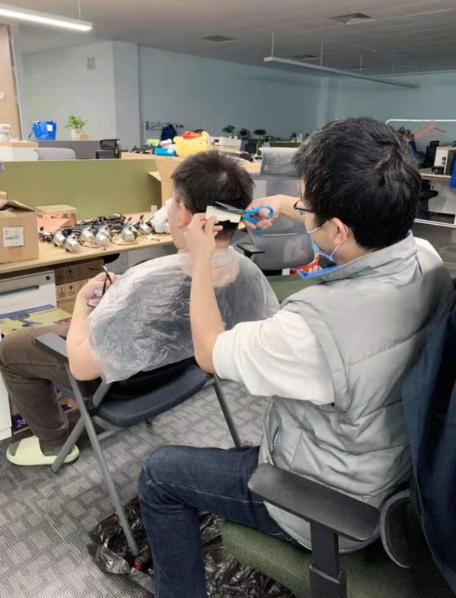 闭环中跑出加速度,这些留在工厂的延锋人过得怎样